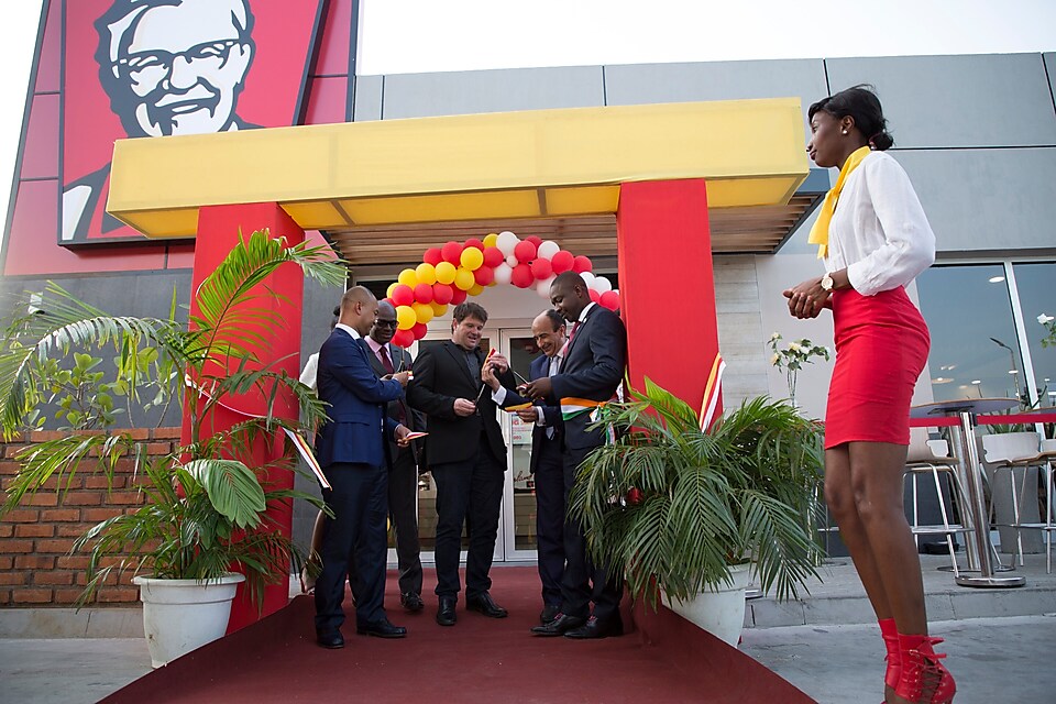 Ouverture d’un restaurant KFC à côté d’une station-service Shell